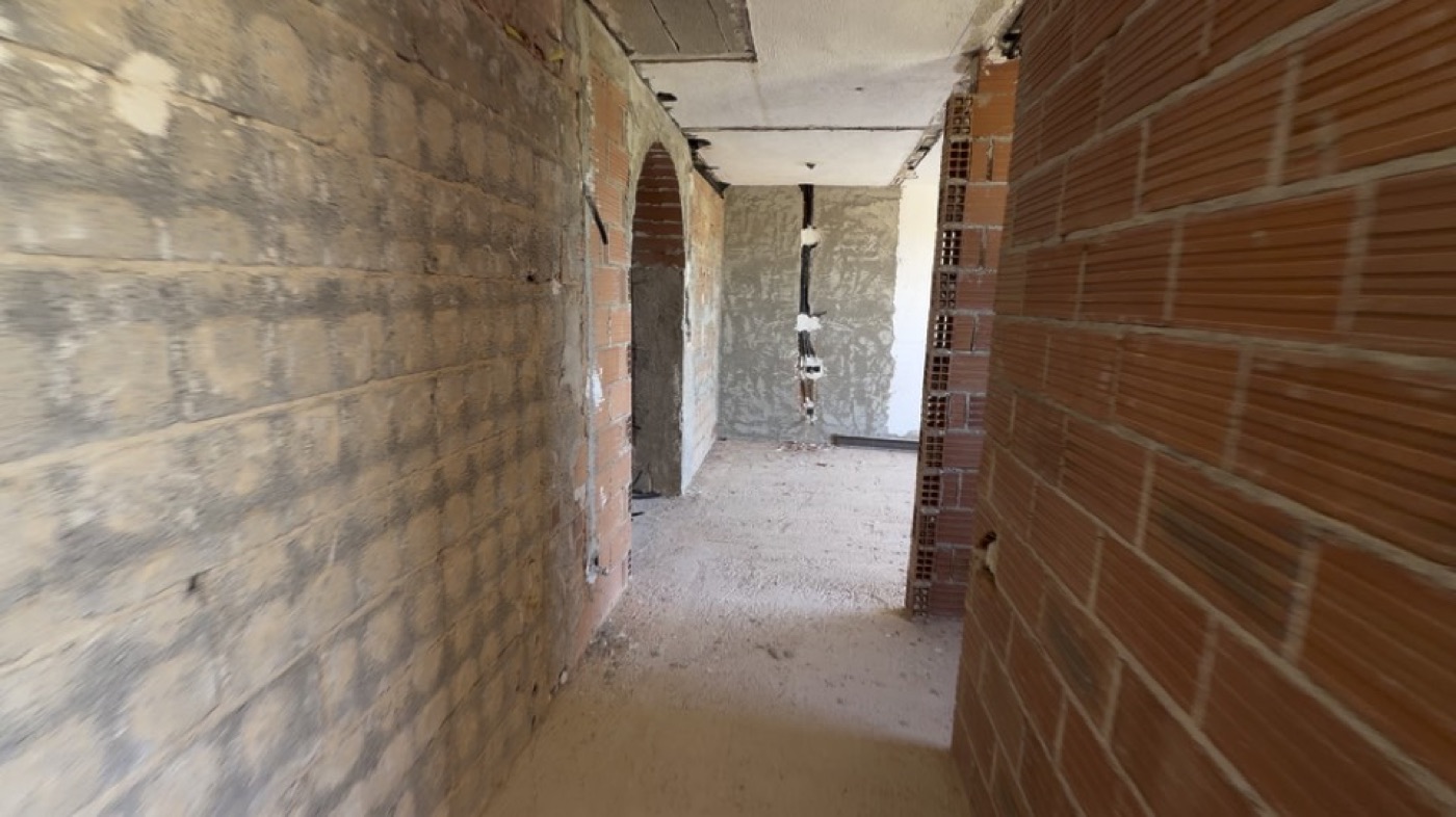 Inside Casa Aikido during works: new brick partitions and a corridor
